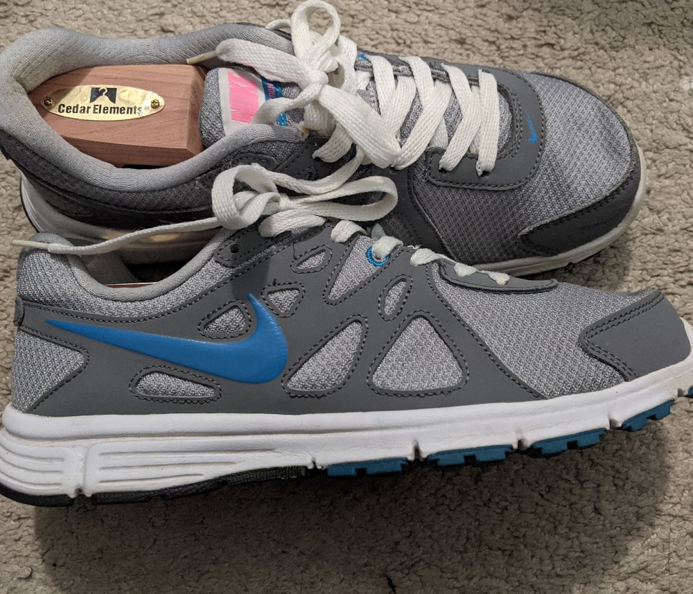 EXCELLENT CONDITION NIKE RUNNING SHOES